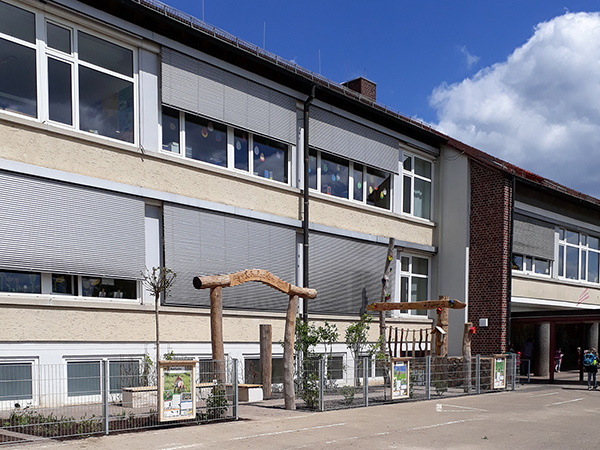 Bild 5: Südseite mit Schulgarten Haldenschule Rommelshausen