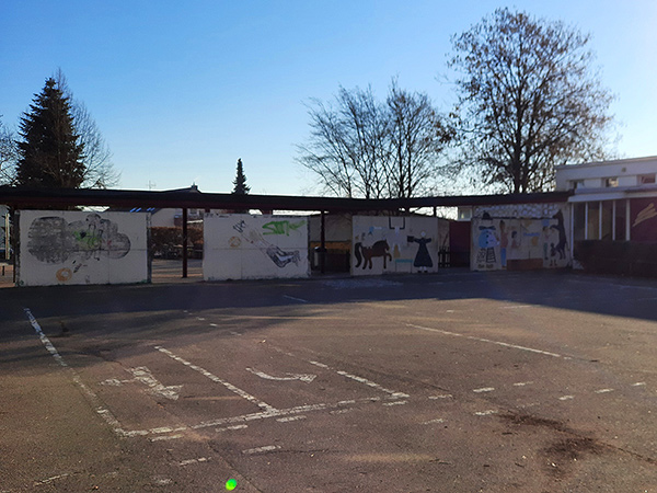 Bild 9: Fahrradhof / Ballspielhof Haldenschule Rommelshausen
